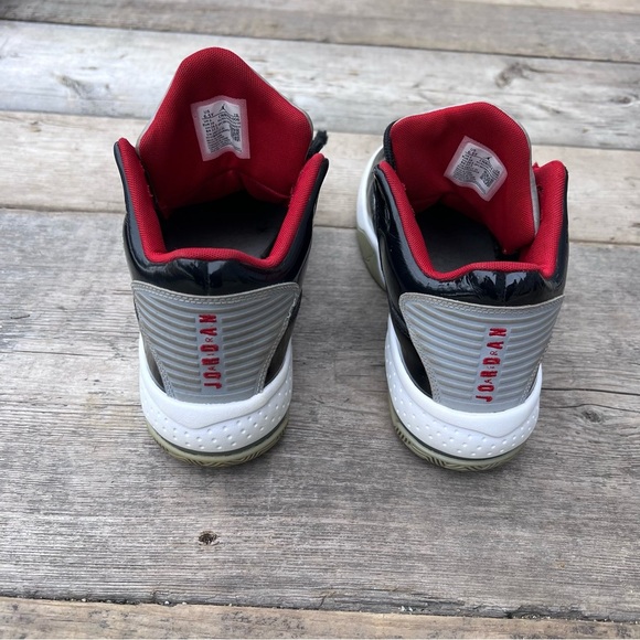 Youth Jordan Max Aura 2 Sneakers CN8094-006, Blk-Red & White - Picture 3 of 9